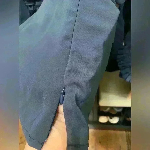 Nara Camicie Navy Ruffle Blouse size 4 NWT - Picture 9 of 15